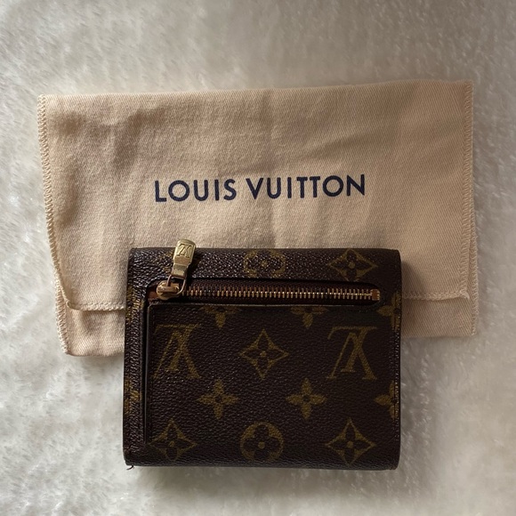 Authentic Louis Vuitton medium compact wallet - Picture 2 of 8